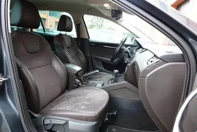 Skoda Octavia Combi 2.0 TDI 4×4 — Break robuste, traction intégrale, équipements premium — Thumbnail 25