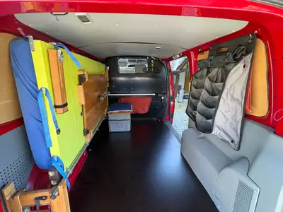 VW T5 Transporter 2.0 TDI 140 4Motion — Van aménagé camping 4x4, prêt à l'aventure — arrière