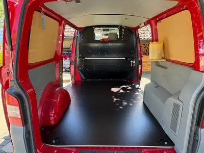 VW T5 Transporter 2.0 TDI 140 4Motion — Van aménagé camping 4x4, prêt à l'aventure — détail