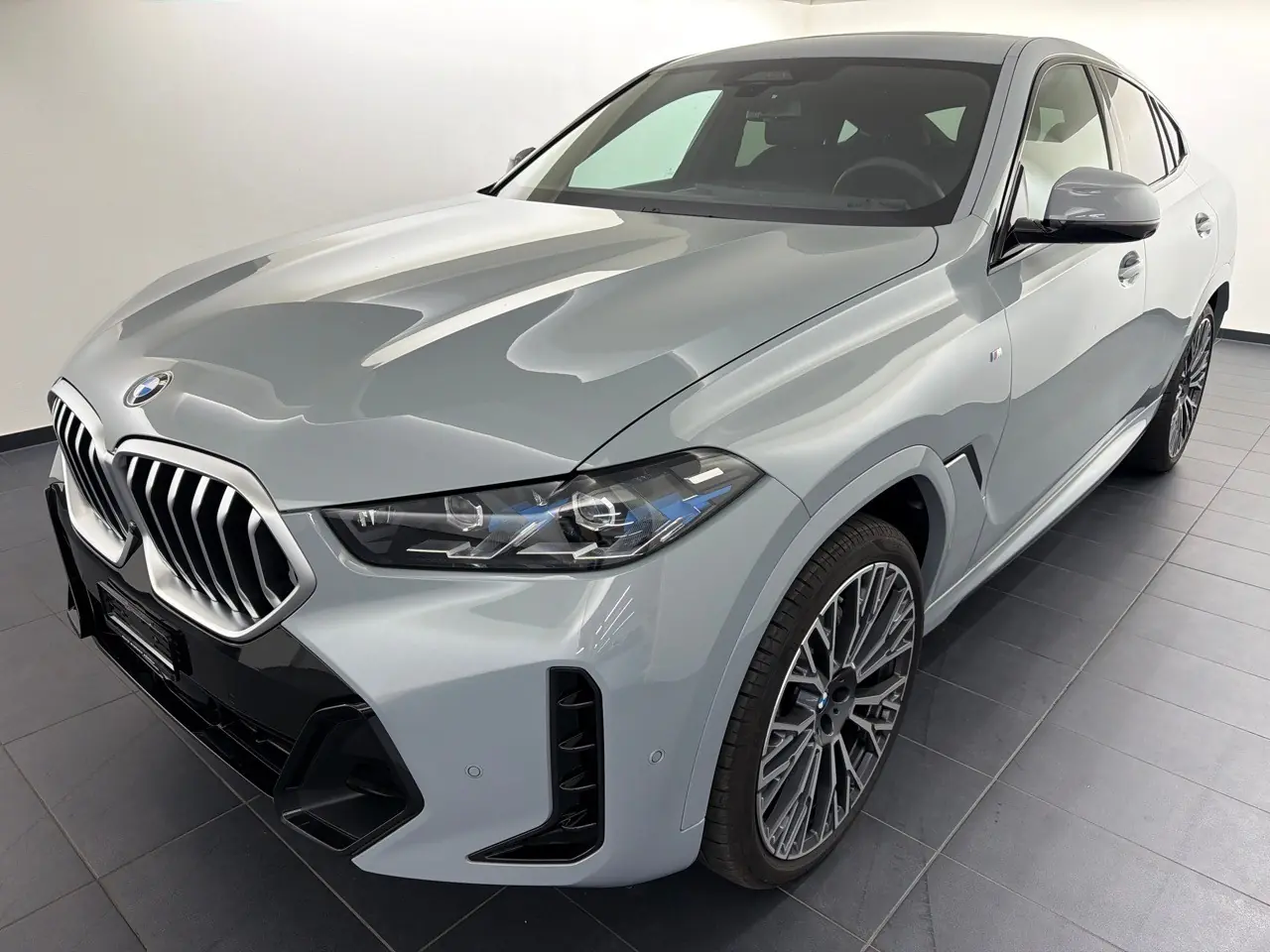BMW X6 xDrive 48V 40i M Sport 2025 — Coupé SUV musclé, première main, faible kilométrage