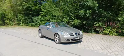 Mercedes-Benz SLK 350 V6 — Roadster sportif 272 ch, élégance intemporelle — exterior view