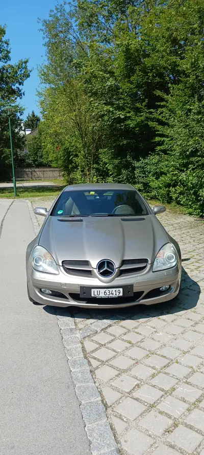 Mercedes-Benz SLK 350 V6 — Roadster sportif 272 ch, élégance intemporelle — side view