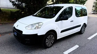 Peugeot Partner 1.6 Access — Monospace pratique, faible kilométrage, sans sinistre — Seitenansicht