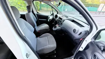 Peugeot Partner 1.6 Access — Monospace pratique, faible kilométrage, sans sinistre — Miniatur 11