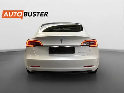 Tesla Model 3 Long Range Dual Motor AWD — Performance électrique, batterie 88% SOH et 4 pneus hiver inclus — interni
