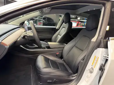 Tesla Model 3 Long Range Dual Motor AWD — Performance électrique, batterie 88% SOH et 4 pneus hiver inclus — Miniatura 10