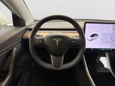 Tesla Model 3 Long Range Dual Motor AWD — Performance électrique, batterie 88% SOH et 4 pneus hiver inclus — Miniatura 14