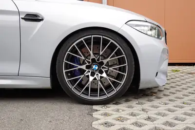 BMW M2 Competition 2019 — Coupé sportif 410 ch, intérieur carbone premium — dashboard