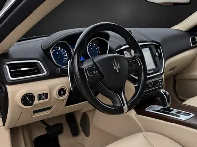 Maserati Ghibli S Q4 — Élégance italienne et puissance 411 PS, frais de révision inclus — Miniature 8