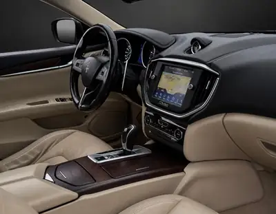 Maserati Ghibli S Q4 — Élégance italienne et puissance 411 PS, frais de révision inclus — Miniature 10