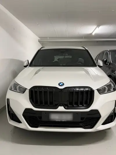 BMW X1 25e xDrive — SUV hybride rechargeable, 33 000 km, sans sinistre — side view