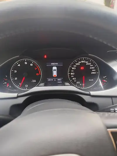 Audi A4 Avant 2.0 TFSI Quattro — Break performant, transmission manuelle, fraîchement révisé — Innenraum