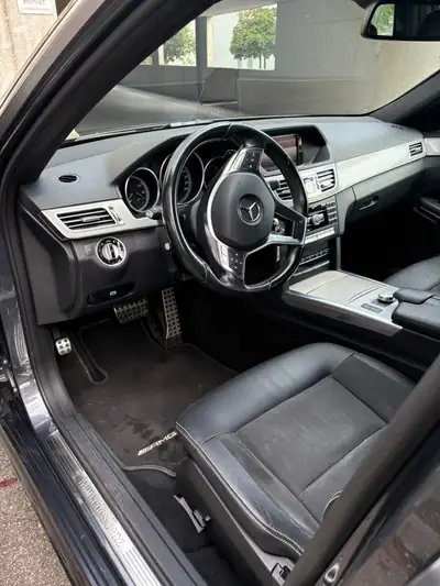 Mercedes-Benz E 250 Break Diesel — Élégance berlinoise et polyvalence familiale — vista esterna