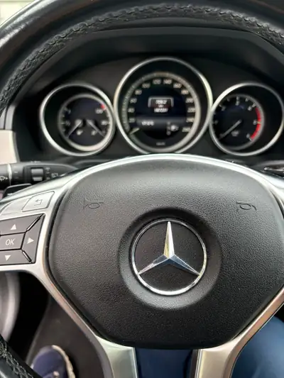 Mercedes-Benz E 250 Break Diesel — Élégance berlinoise et polyvalence familiale — interni