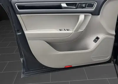 VW Touareg 4.2 V8 TDI — SUV premium diesel, 340 ch et entretien récent — Thumbnail 13