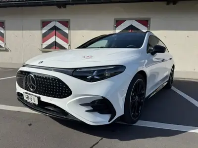 Mercedes-Benz CLA 350 4Matic — Berline électrique performante, 10 800 km seulement — exterior view