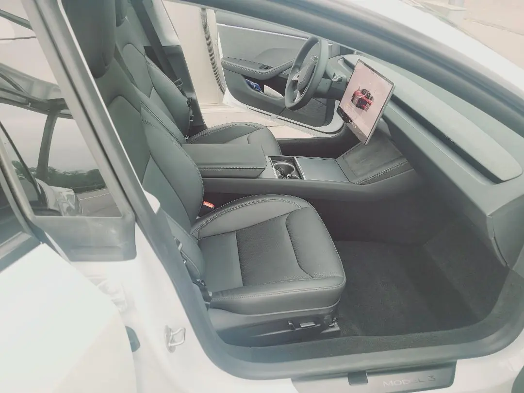Tesla Model 3 2025 occasion oberwil — 2