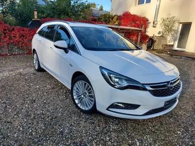 Opel Astra Sports Tourer 1.6 CDTi — Break diesel automatique, 148 800 km, sans accident — vue extérieure