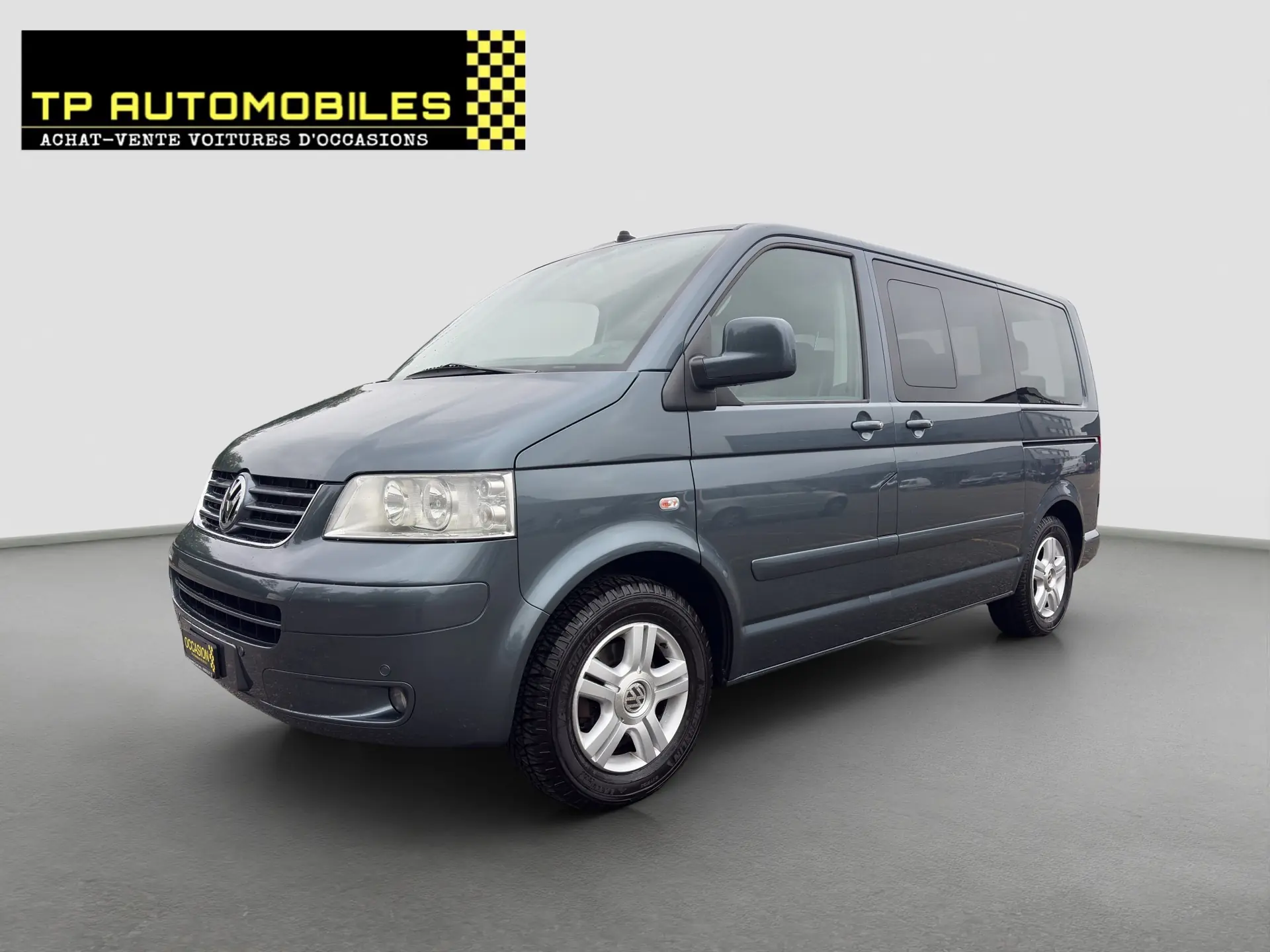 VW T5 Multivan Highline 2.5 TDI 4Motion — 7 places, 4×4, cuir premium et équipements haut de gamme