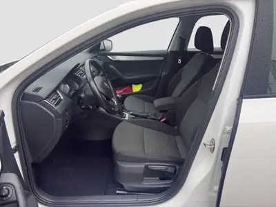Skoda Octavia Combi 2.0 TDI 4x4 — Robustesse tout-terrain, diesel économe et garantie 12 mois — Thumbnail 9