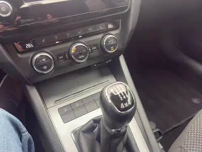 Skoda Octavia Combi 2.0 TDI 4x4 — Robustesse tout-terrain, diesel économe et garantie 12 mois — Thumbnail 11