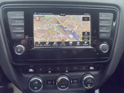 Skoda Octavia Combi 2.0 TDI 4x4 — Robustesse tout-terrain, diesel économe et garantie 12 mois — Thumbnail 13