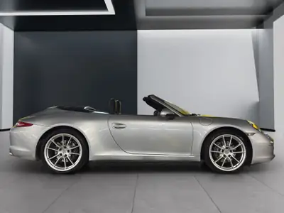 Porsche 911 Carrera 4 Cabriolet — 350 ch, transmission intégrale, capote électrique — vista posteriore