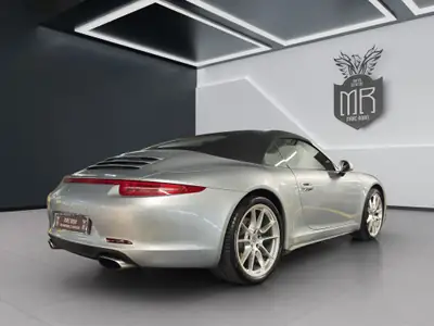 Porsche 911 Carrera 4 Cabriolet — 350 ch, transmission intégrale, capote électrique — interni
