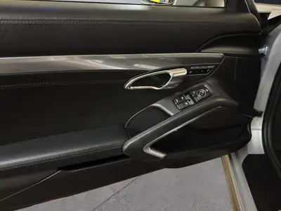 Porsche 911 Carrera 4 Cabriolet — 350 ch, transmission intégrale, capote électrique — Miniatura 24