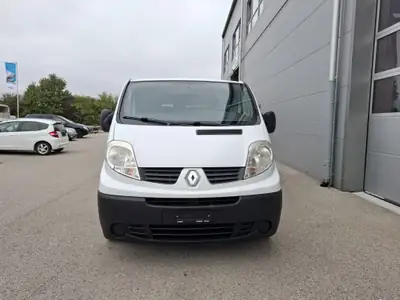 Renault Trafic T29 2.0 dCi 115 — Utilitaire polyvalent, entretien maîtrisé — rear view