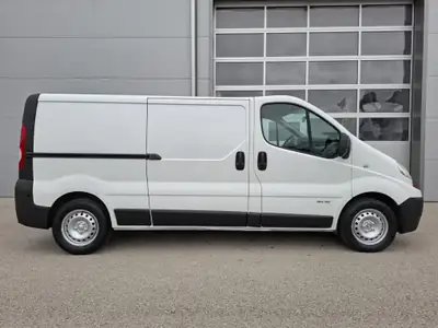 Renault Trafic T29 2.0 dCi 115 — Utilitaire polyvalent, entretien maîtrisé — side view