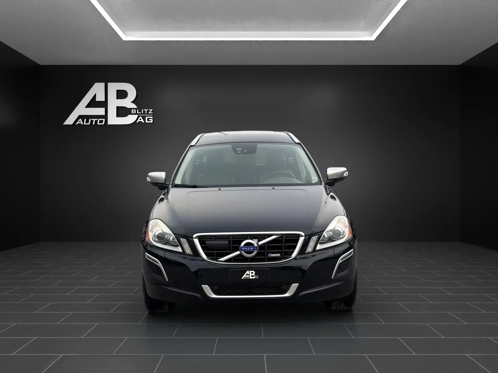 Volvo XC60 D5 AWD R-Design — SUV premium diesel, traction intégrale, 275 000 km