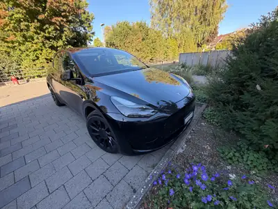 Tesla Model Y Premium LFP RWD 2024 — Performance électrique et autonomie exceptionnelle — intérieur