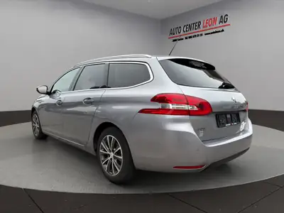 Peugeot 308 SW 1.2 THP Allure — Break automatique spacieux, toit panoramique, 59 400 km — intérieur