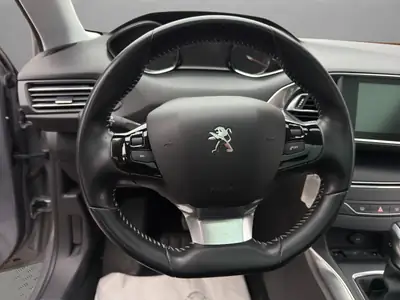 Peugeot 308 SW 1.2 THP Allure — Break automatique spacieux, toit panoramique, 59 400 km — Miniature 10