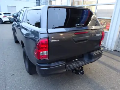 Toyota HiLux 2.4D-4D Comfort Double Cab 4x4 — Pickup robuste, 72'000 km seulement — side view