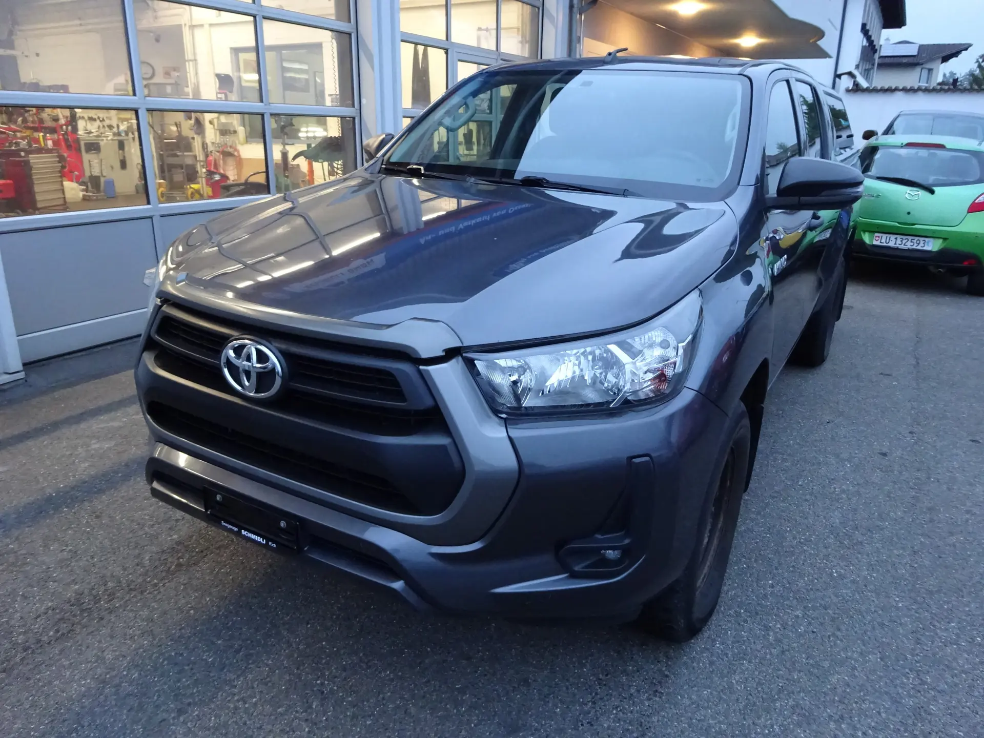 Toyota HiLux 2.4D-4D Comfort Double Cab 4x4 — Pickup robuste, 72'000 km seulement