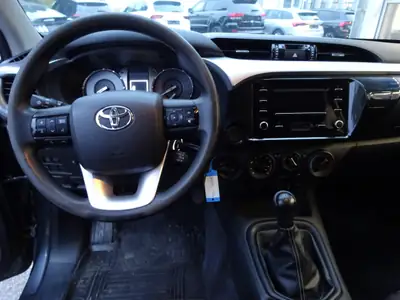 Toyota HiLux 2.4D-4D Comfort Double Cab 4x4 — Pickup robuste, 72'000 km seulement — Thumbnail 8