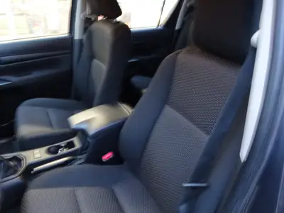 Toyota HiLux 2.4D-4D Comfort Double Cab 4x4 — Pickup robuste, 72'000 km seulement — Thumbnail 9