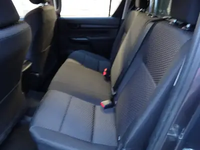 Toyota HiLux 2.4D-4D Comfort Double Cab 4x4 — Pickup robuste, 72'000 km seulement — Thumbnail 10