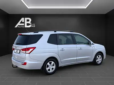 SsangYong Rodius SV200 e-XDi 4WD — Monospace 7 places, diesel économique, 1ère main — tableau de bord