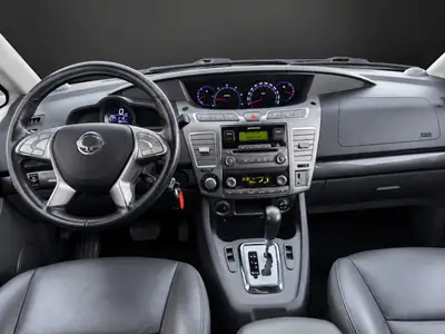SsangYong Rodius SV200 e-XDi 4WD — Monospace 7 places, diesel économique, 1ère main — Miniature 11