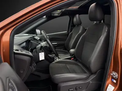Ford Kuga 2.0 TDCi ST Line 4WD — SUV robuste, diesel performant, première main — Thumbnail 7
