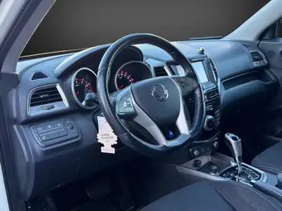 SsangYong Tivoli 1.6 e-XGi Quartz 4WD — SUV compact fiable, fraîchement révisé — Thumbnail 8
