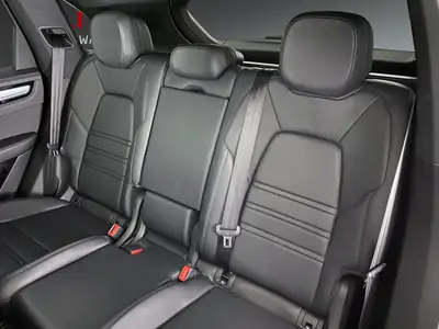 Porsche Cayenne 340 ch — SUV premium avec direction arrière et suspension pneumatique — Miniatur 9