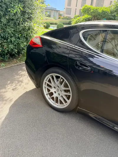 Porsche Panamera 4.8 V8 4S PDK — Berline de luxe sportive, 228'000 km — arrière