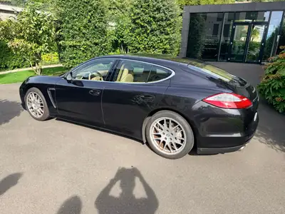 Porsche Panamera 4.8 V8 4S PDK — Berline de luxe sportive, 228'000 km — côté