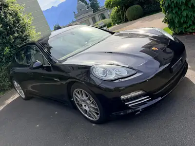 Porsche Panamera 4.8 V8 4S PDK — Berline de luxe sportive, 228'000 km — tableau de bord