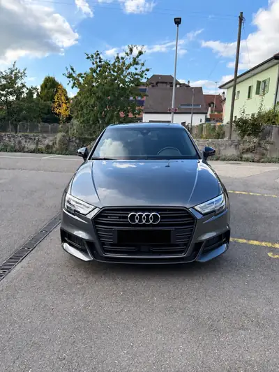 Audi A3 2.0 T FSI Sport Quattro S-Tronic — Berline dynamique à transmission intégrale — côté