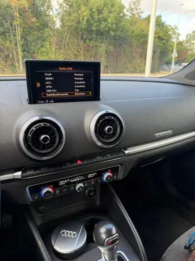 Audi A3 2.0 T FSI Sport Quattro S-Tronic — Berline dynamique à transmission intégrale — intérieur